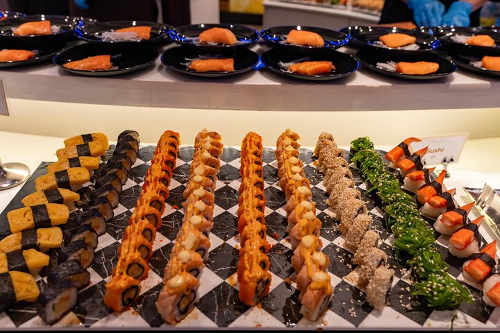 Amazing Chaophraya Dinner Cruise Experience - Image 6