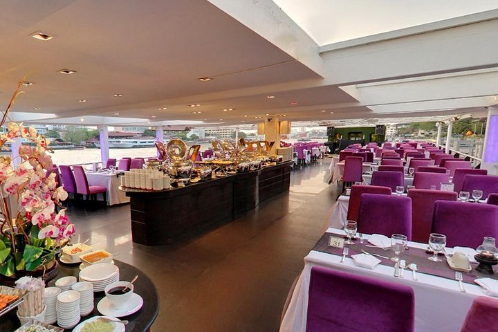 Amazing Chaophraya Dinner Cruise Experience - Image 3